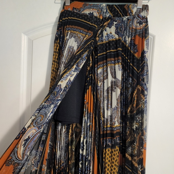 3 for 30 - H&M paisley floor length skirt - Picture 3 of 4